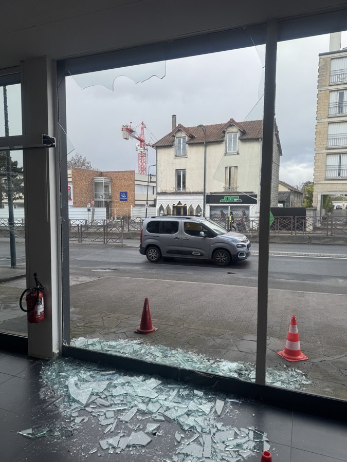 Devanture commerciale maisons laffitte
