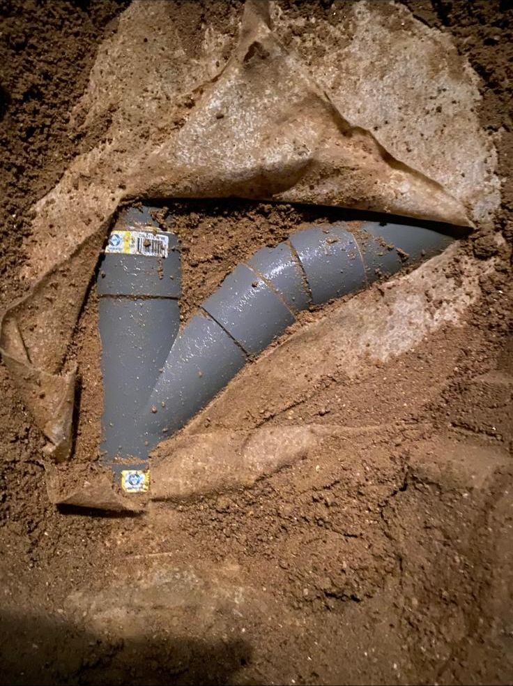 Pose d'une canalisation d'assainissement enterrée (78 & 92). Pose d'une canalisation d'évacuation enterrée en tranchée par ETS Leroy Père & Fils