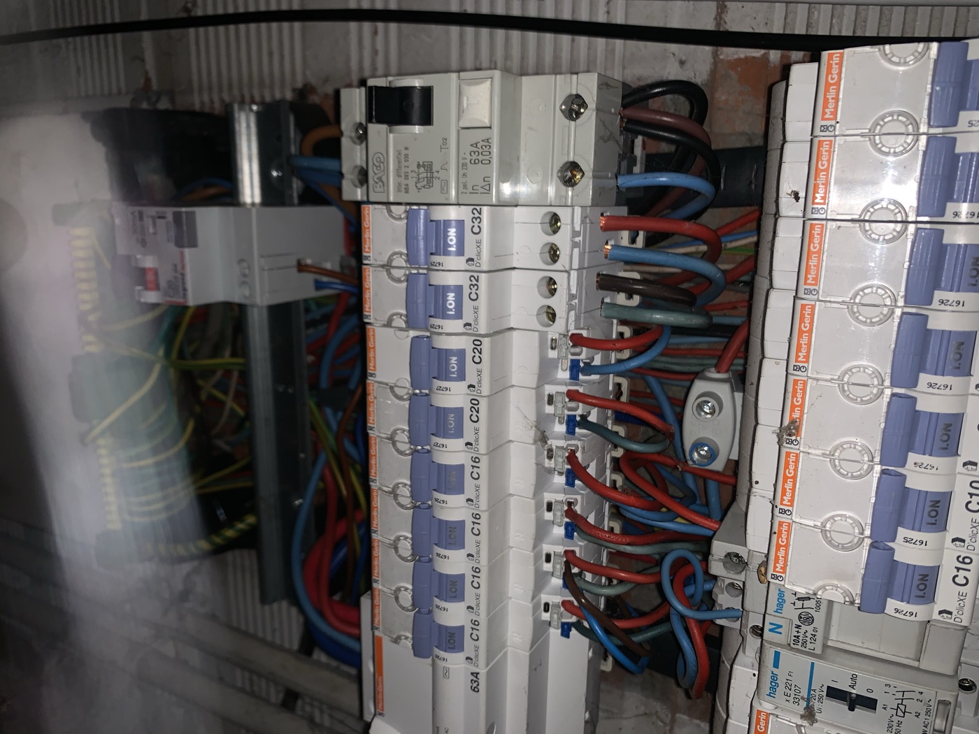 Câblage et rénovation d'un tableau électrique Rénovation et câblage d'un tableau électrique par ETS Leroy Père & Fils