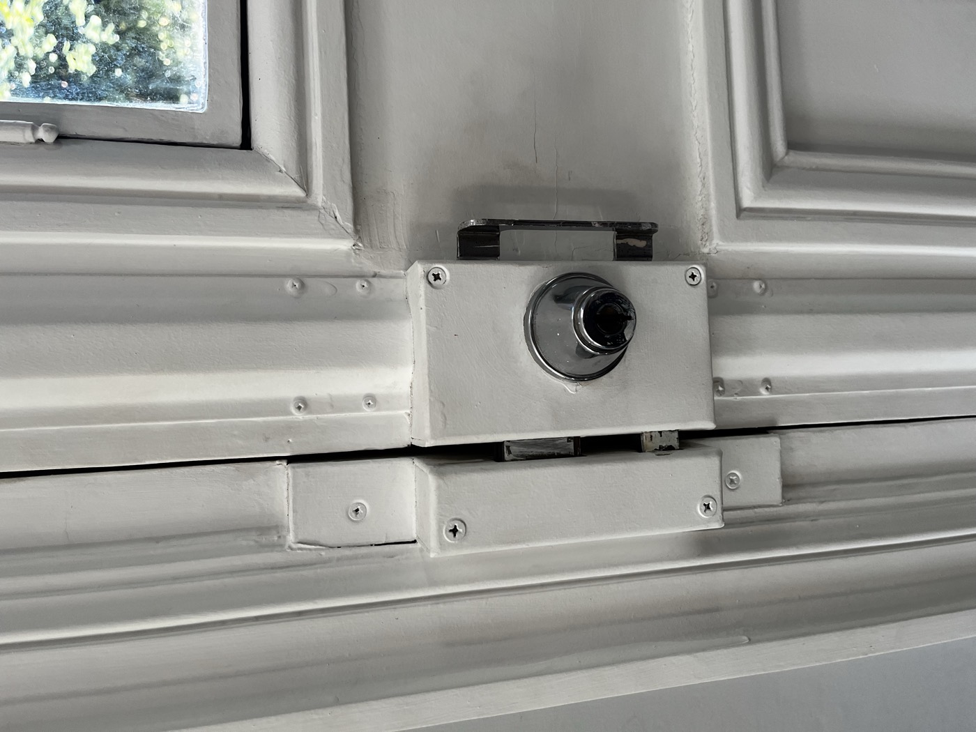 Pose d'une serrure multipoints sur une porte d'entrée (78 & 92). Pose d'une serrure multipoints sur une porte d'entrée par ETS Leroy Père & Fils